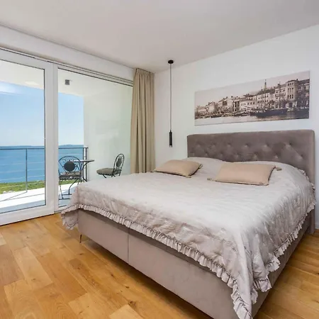 In 45076 Vila Crikvenica